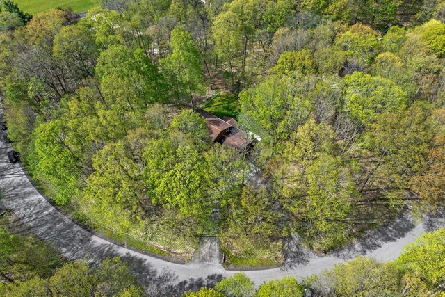 S54W23631 Maple Hill COURT, Waukesha, WI 53189