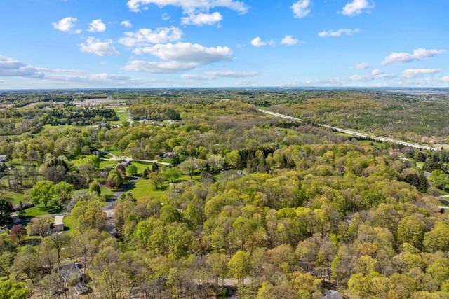 S54W23631 Maple Hill COURT, Waukesha, WI 53189