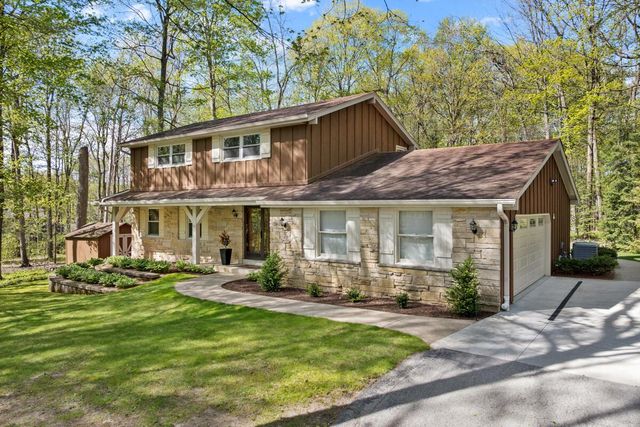 S54W23631 Maple Hill COURT, Waukesha, WI 53189