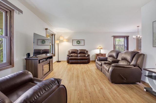 S54W23631 Maple Hill COURT, Waukesha, WI 53189