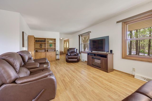 S54W23631 Maple Hill COURT, Waukesha, WI 53189