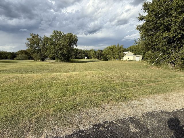 124 W Cherry Drive, Azle, TX 76020