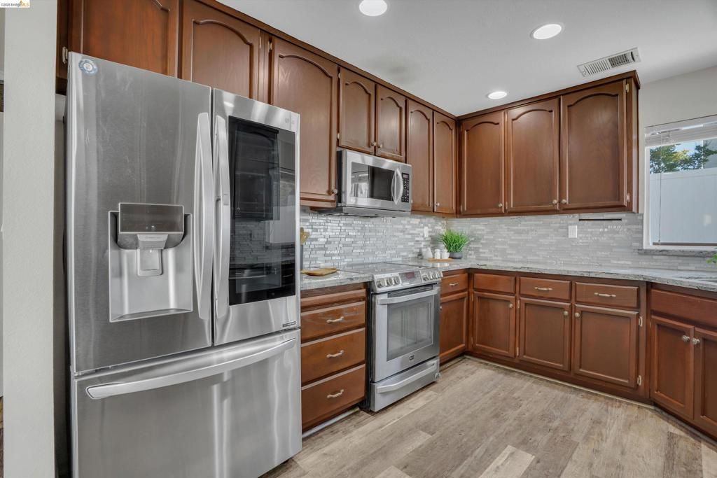 Image 12 of property listing at 4151 Blossom Ct, Oakley, CA 94561