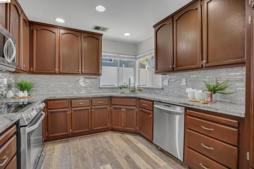 Image 13 of property listing at 4151 Blossom Ct, Oakley, CA 94561