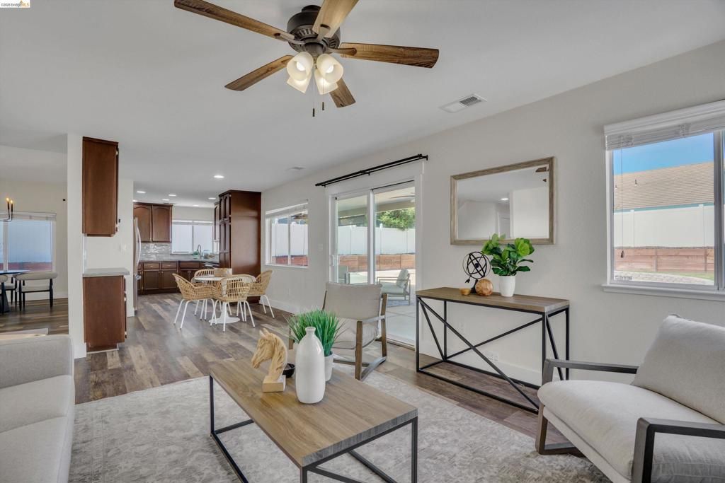 Image 14 of property listing at 4151 Blossom Ct, Oakley, CA 94561