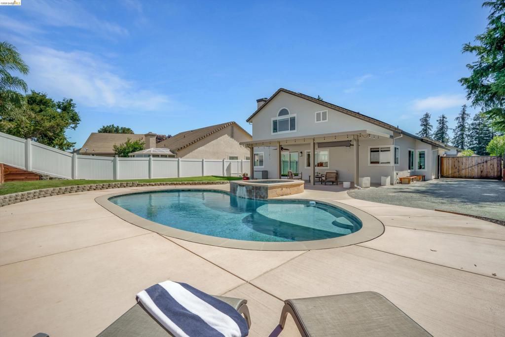 Image 33 of property listing at 4151 Blossom Ct, Oakley, CA 94561