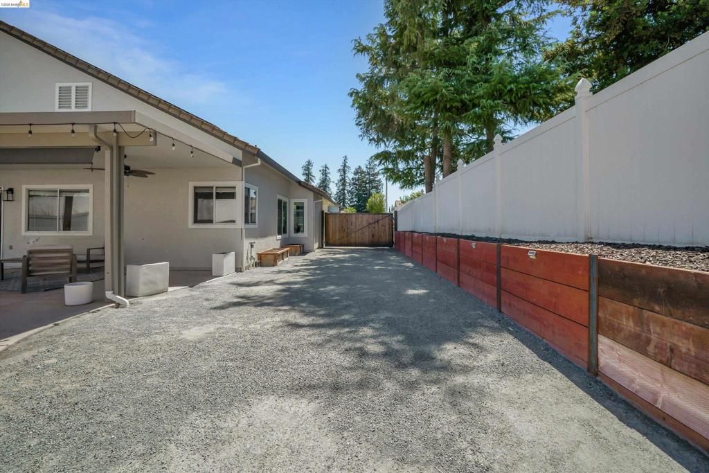 Image 36 of property listing at 4151 Blossom Ct, Oakley, CA 94561
