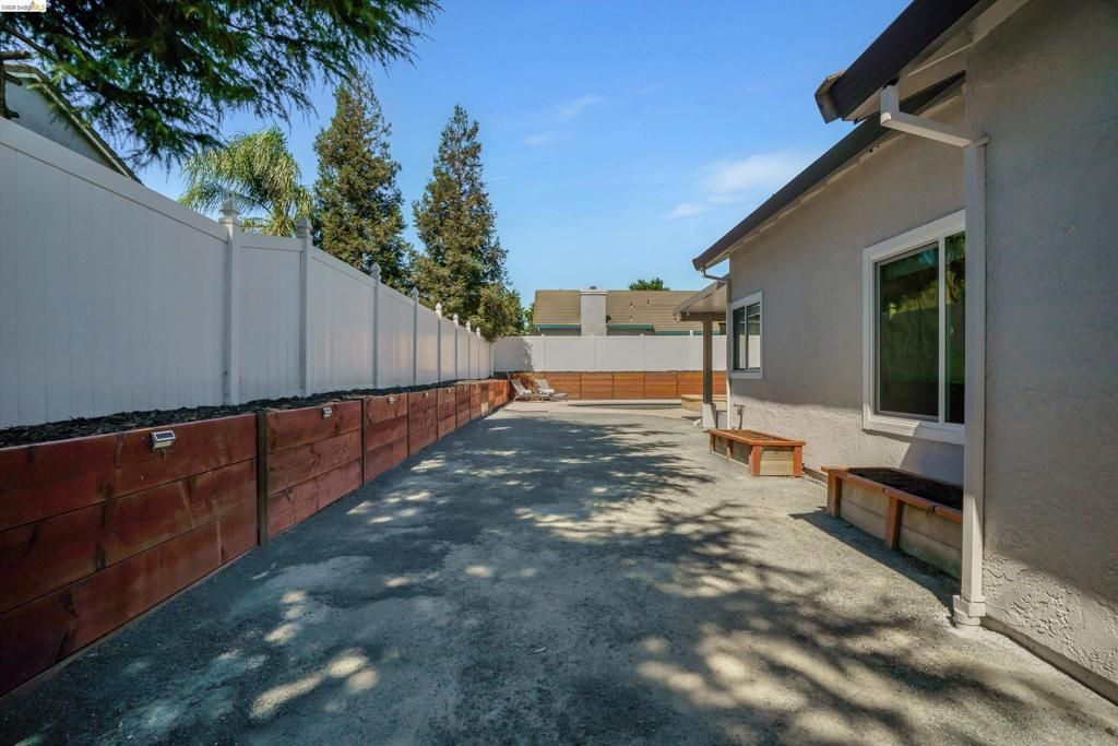 Image 37 of property listing at 4151 Blossom Ct, Oakley, CA 94561