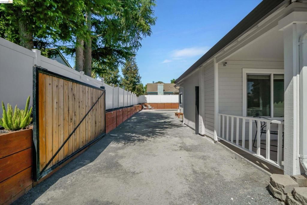 Image 39 of property listing at 4151 Blossom Ct, Oakley, CA 94561