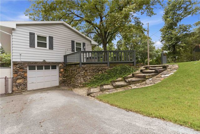8490 Spruce Drive, Rogers, AR 72756