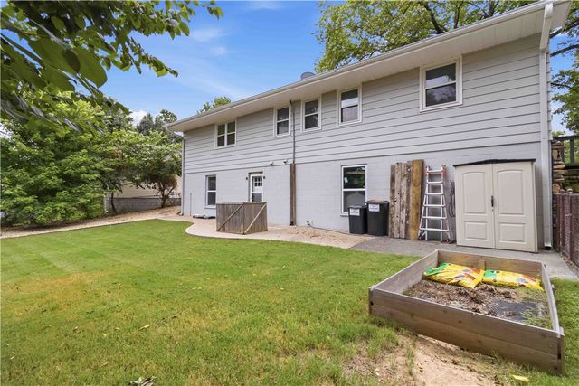 8490 Spruce Drive, Rogers, AR 72756
