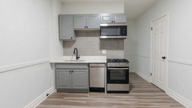 3649 W Montrose Avenue 1M, Chicago, IL 60618