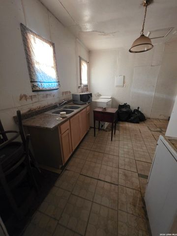 1127 S JEWETT, San Antonio, TX 78237