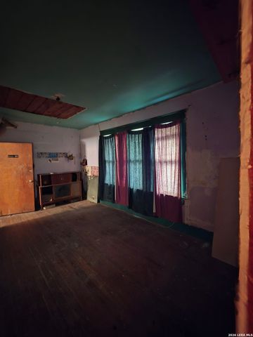 1127 S JEWETT, San Antonio, TX 78237
