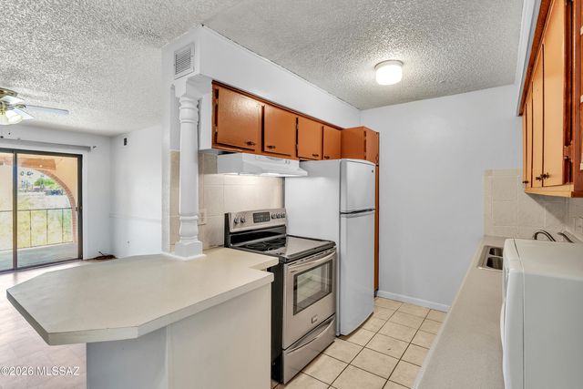 6331 N Barcelona Ct Unit 920, Tucson, AZ 85704