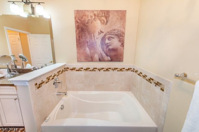 7 Graphite Dr, Woodland Park, NJ 07424