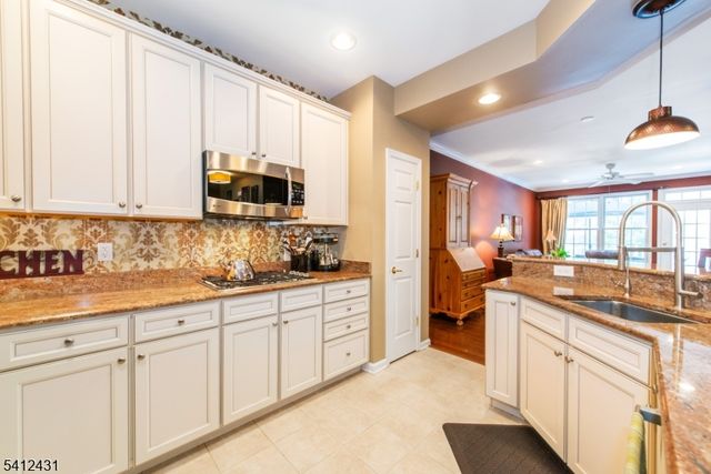 7 Graphite Dr, Woodland Park, NJ 07424