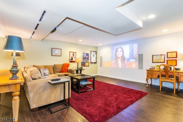 7 Graphite Dr, Woodland Park, NJ 07424