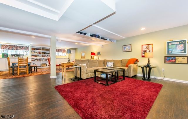 7 Graphite Dr, Woodland Park, NJ 07424