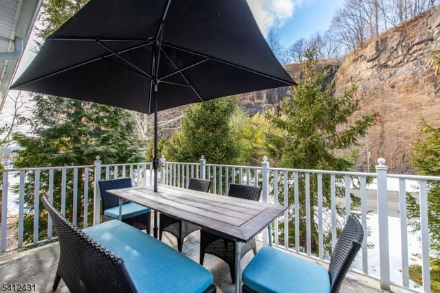 7 Graphite Dr, Woodland Park, NJ 07424