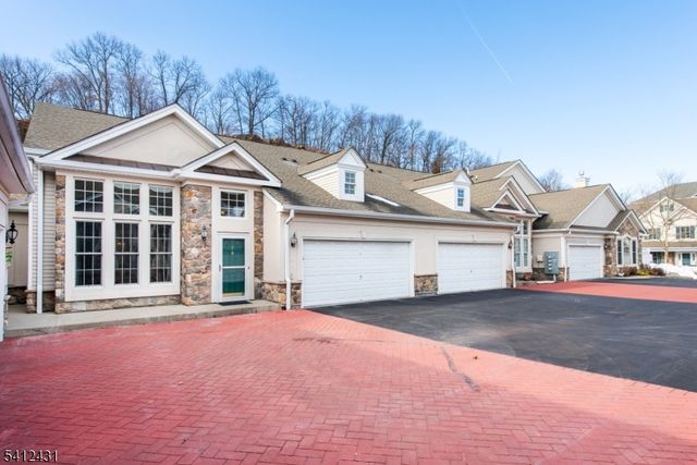 7 Graphite Dr, Woodland Park, NJ 07424