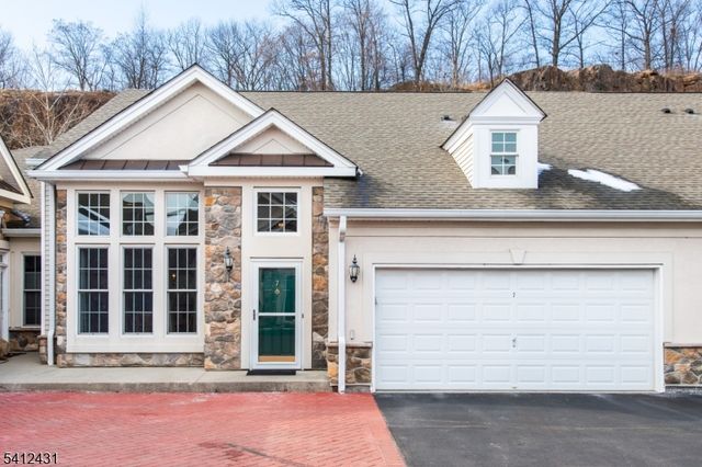 7 Graphite Dr, Woodland Park, NJ 07424