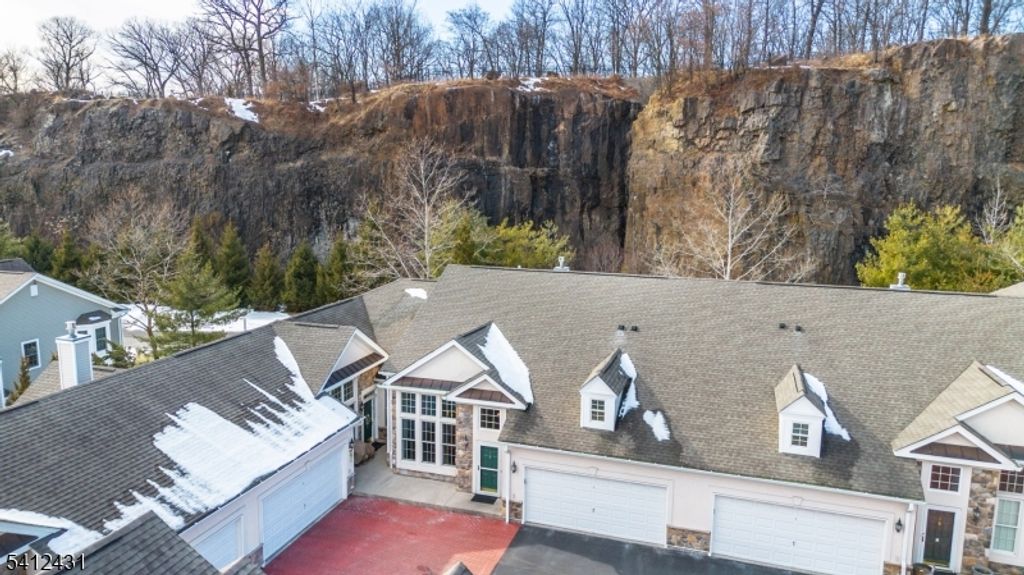 7 Graphite Dr, Woodland Park, NJ 07424