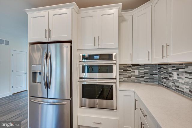 5 E HARTWICK DR, Skillman, NJ 08558