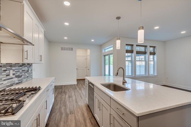 5 E HARTWICK DR, Skillman, NJ 08558