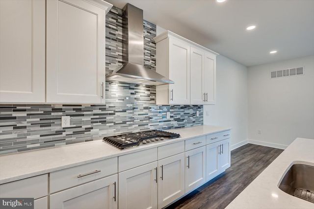 5 E HARTWICK DR, Skillman, NJ 08558
