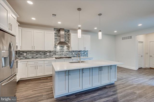 5 E HARTWICK DR, Skillman, NJ 08558