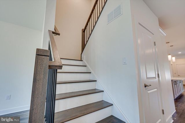 5 E HARTWICK DR, Skillman, NJ 08558
