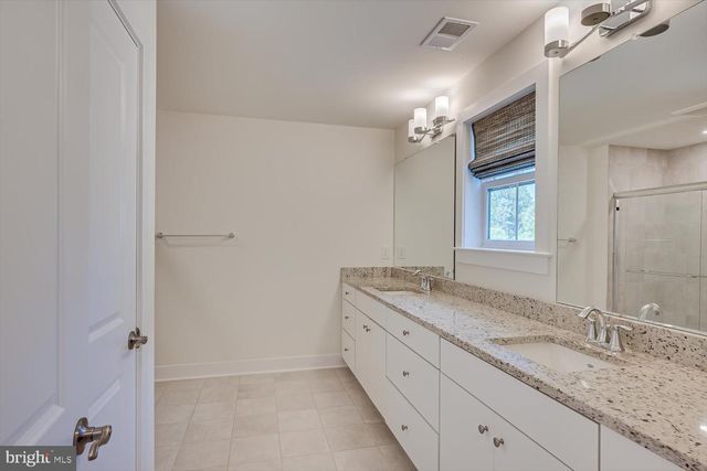 5 E HARTWICK DR, Skillman, NJ 08558
