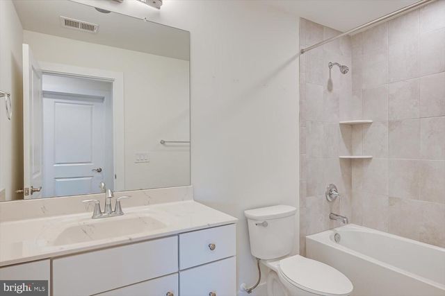 5 E HARTWICK DR, Skillman, NJ 08558