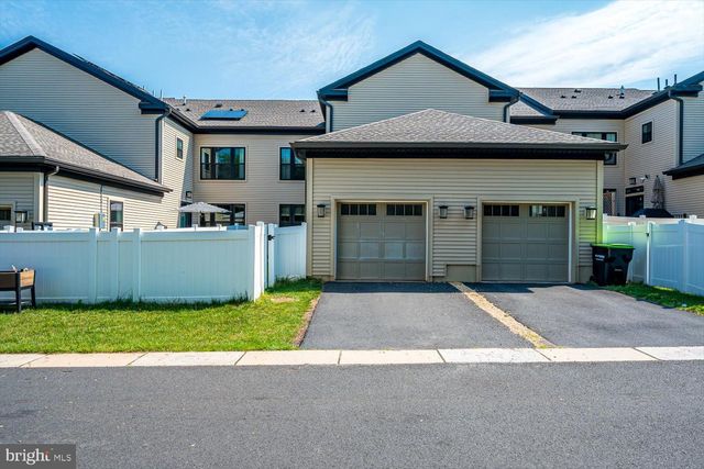 5 E HARTWICK DR, Skillman, NJ 08558