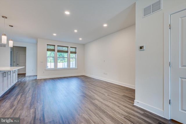 5 E HARTWICK DR, Skillman, NJ 08558
