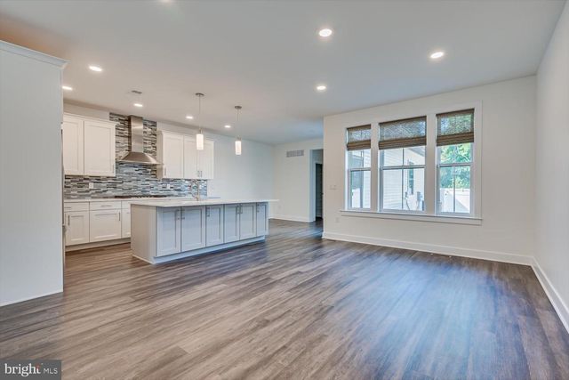 5 E HARTWICK DR, Skillman, NJ 08558