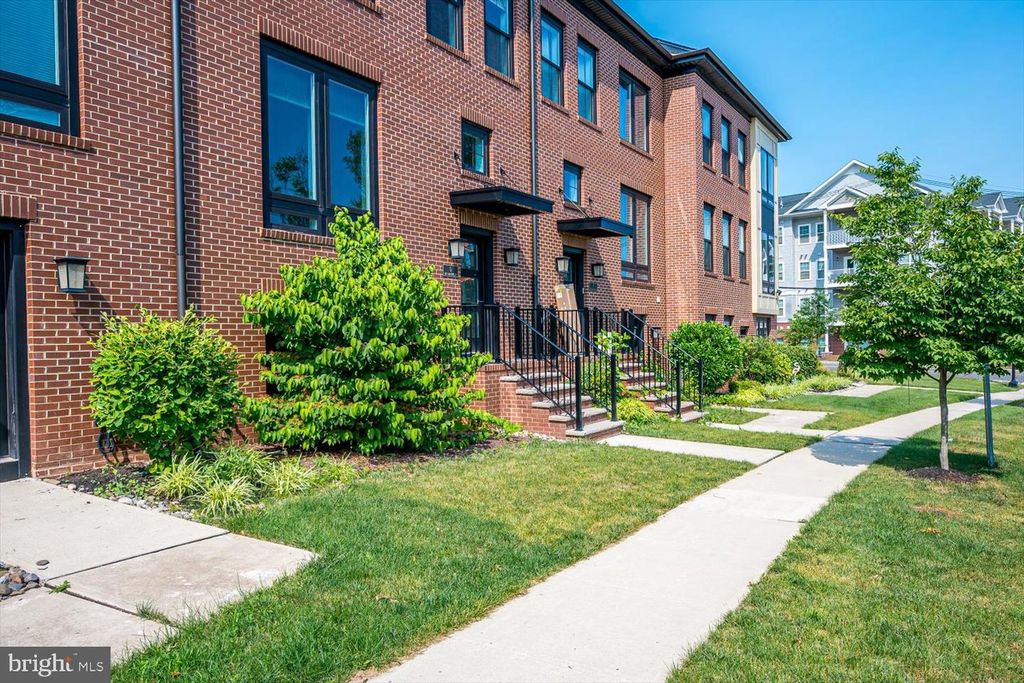5 E HARTWICK DR, Skillman, NJ 08558