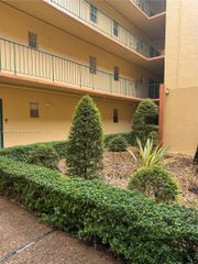 1975 W 44th Pl 505, Hialeah, FL 33012