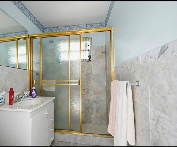4490 NW 43rd Street, Lauderdale Lakes, FL 33319