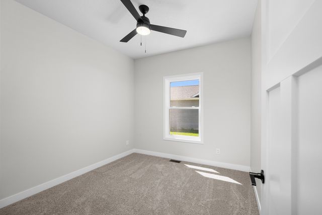 1210 Eagle's Crest Drive, Davenport, IA 52804