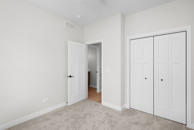 1210 Eagle's Crest Drive, Davenport, IA 52804