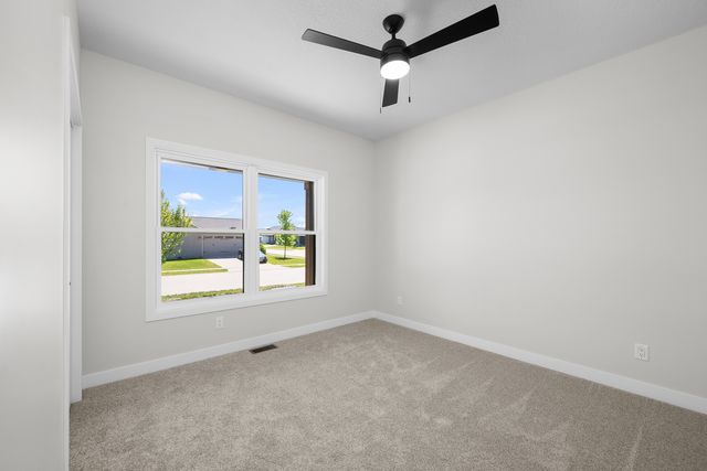 1210 Eagle's Crest Drive, Davenport, IA 52804