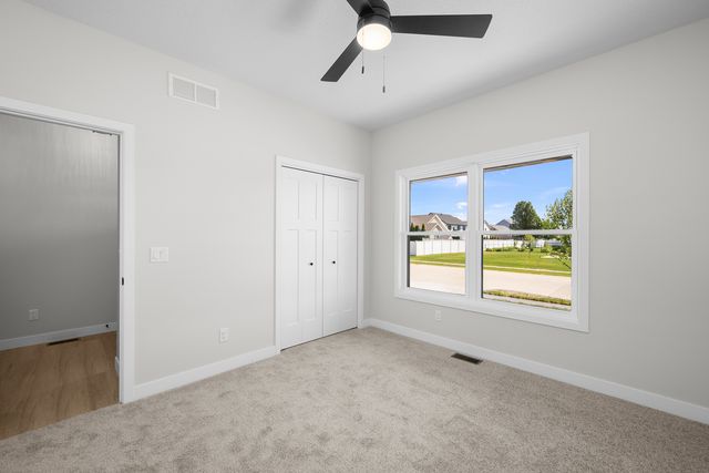1210 Eagle's Crest Drive, Davenport, IA 52804