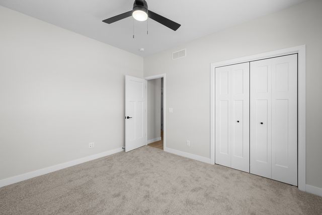 1210 Eagle's Crest Drive, Davenport, IA 52804