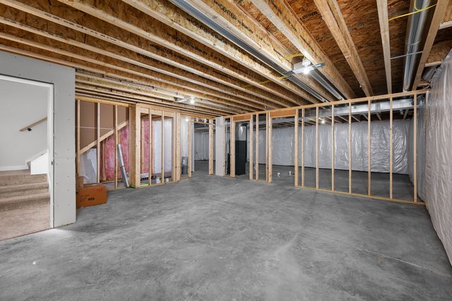 1210 Eagle's Crest Drive, Davenport, IA 52804