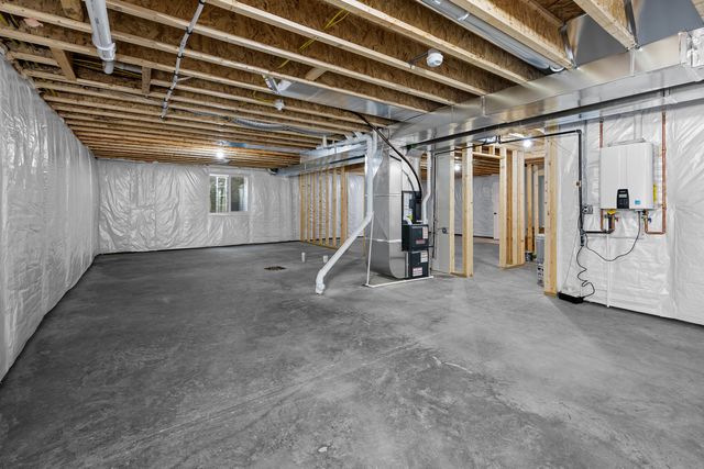 1210 Eagle's Crest Drive, Davenport, IA 52804