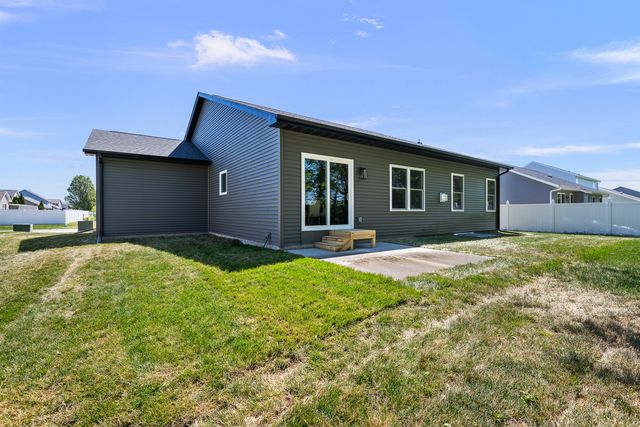 1210 Eagle's Crest Drive, Davenport, IA 52804