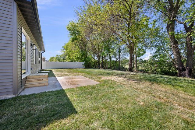 1210 Eagle's Crest Drive, Davenport, IA 52804