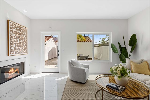 204 Lincoln Ave, Huntington Beach, CA 92648